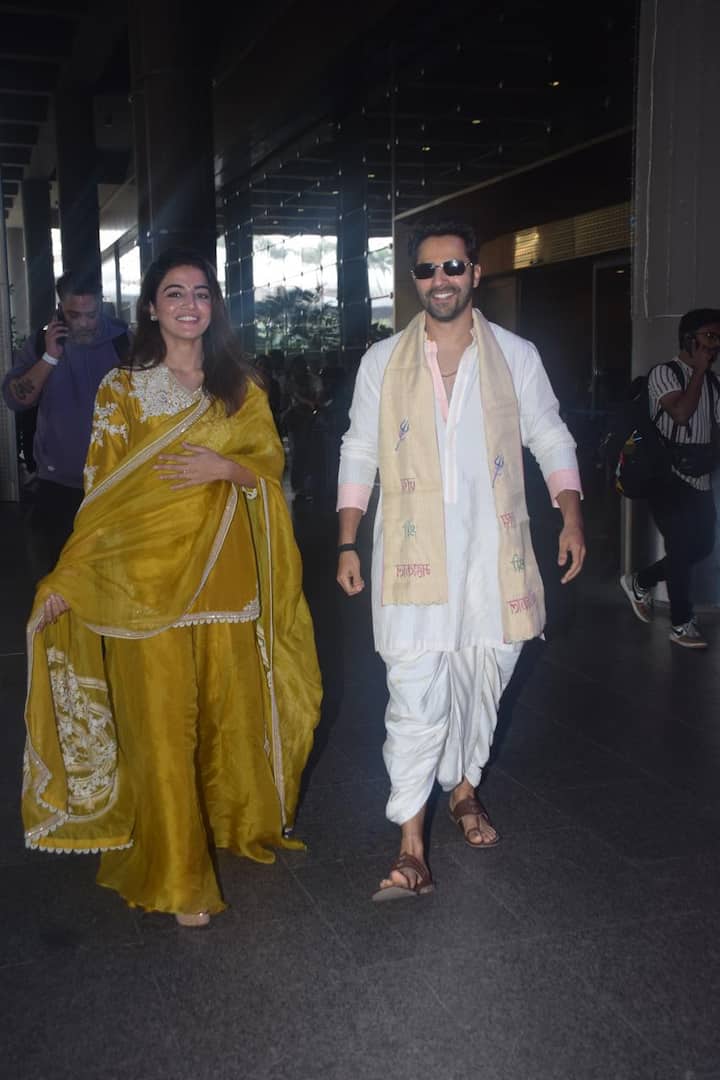 वरुण धवन भी एयरपोर्ट पर देसी लुक में दिखे. व्हाइट धोती-कर्ता पहने एक्टर खूब जच रहे थे.