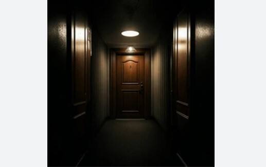 ਜਾਣਕਾਰੀ ਮੁਤਾਬਕ ਐਤਵਾਰ ਦੁਪਹਿਰ ਮਹਿਲਾ ਨੇ ਆਪਣੇ ਬੁਆਏਫ੍ਰੈਂਡ ਨੂੰ ਗੈਸਟ ਹਾਊਸ ਦੇ ਕਮਰੇ 'ਚ ਮਿਲਣ ਲਈ ਬੁਲਾਇਆ ਸੀ। ਇਸ ਦੌਰਾਨ ਦੋਵਾਂ ਵਿਚਾਲੇ ਗਰਮਾ-ਗਰਮ ਬਹਿਸ ਹੋਈ। ਤਕਰਾਰ ਦੌਰਾਨ ਔਰਤ ਨੇ ਤੇਜ਼ਧਾਰ ਹਥਿਆਰ ਨਾਲ ਪੀੜਤਾ ਦੇ ਗੁਪਤ ਅੰਗ 'ਤੇ ਹਮਲਾ ਕਰ ਦਿੱਤਾ। ਹਮਲੇ ਤੋਂ ਬਾਅਦ ਔਰਤ ਨੇ ਖੁਦ ਨੂੰ ਵੀ ਨੁਕਸਾਨ ਪਹੁੰਚਾਉਣ ਦੀ ਕੋਸ਼ਿਸ਼ ਕੀਤੀ। ਘਟਨਾ ਤੋਂ ਬਾਅਦ ਦੋਵਾਂ ਨੂੰ ਹਸਪਤਾਲ 'ਚ ਭਰਤੀ ਕਰਵਾਇਆ ਗਿਆ ਹੈ ਅਤੇ ਉਨ੍ਹਾਂ ਦੀ ਹਾਲਤ ਨਾਜ਼ੁਕ ਦੱਸੀ ਜਾ ਰਹੀ ਹੈ।