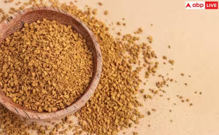ਭਾਰ ਘਟਾਉਣ ਵਿੱਚ ਕਾਰਗਰ- ਮੇਥੀ ਭਾਰ ਘਟਾਉਣ ਵਿੱਚ ਕਾਰਗਰ ਹੈ ਜੇਕਰ ਤੁਸੀਂ ਮੇਥੀ ਅਤੇ ਸੌਂਫ ਦਾ ਪਾਣੀ ਨਿਯਮਿਤ ਤੌਰ 'ਤੇ ਪੀਂਦੇ ਹੋ ਤਾਂ ਇਸ ਨਾਲ ਮੋਟਾਪਾ ਤੇਜ਼ੀ ਨਾਲ ਘੱਟ ਹੋਵੇਗਾ। ਇਸ ਦੇ ਲਈ ਇਨ੍ਹਾਂ ਬੀਜਾਂ ਨੂੰ ਚਬਾ ਕੇ ਖਾਓ, ਤੁਹਾਨੂੰ ਜਲਦੀ ਹੀ ਅਸਰ ਦਿਖਾਈ ਦੇਵੇਗਾ।