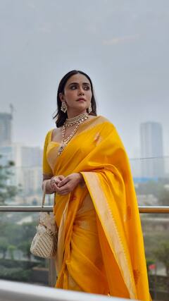 Amruta Khanvilkar : चंद्रमुखीच्या सोनेरी अदा, अमृताच्या फोटोंवर खिळल्या नजरा!