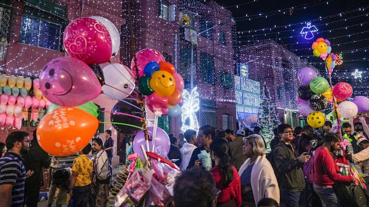 দরজায় কড়া নাড়ছে নতুন বছর। সপ্তাহভর চলবে আগামী বছরকে সাদরে বরণ করে নেওয়ার প্রস্তুতি।