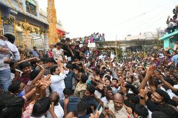 వైఎస్‌ జగన్‌మోహన్‌రెడ్డి రెండు రోజులుగా పులివెందులలో పర్యటిస్తున్నారు.