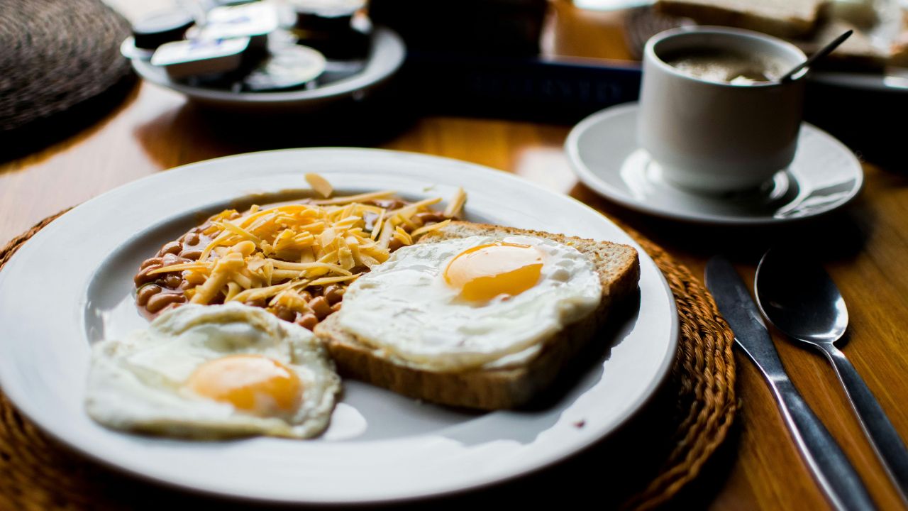 Healthy Breakfast: শরীর সুস্থ রাখতে ব্রেকফাস্টে কোন কোন খাবার খাওয়া একেবারেই চলবে না? রইল তালিকা