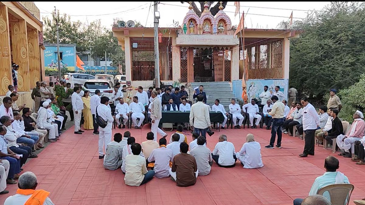 Waqf Board and Latur Farmer : लातूरमधील शेतकऱ्यांना मोठा दिलासा, वक्फ बोर्डाबाबत सरकारमधील मंत्र्यांचा मोठा खुलासा