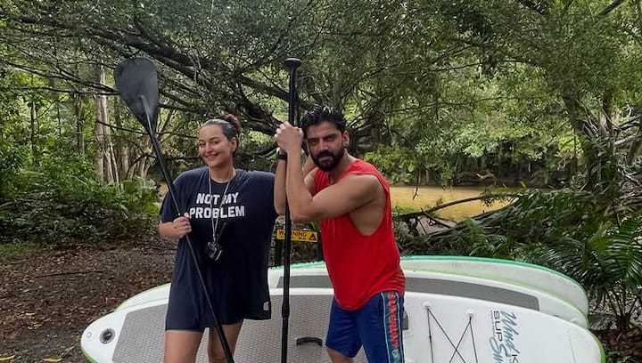 પોતાની એડવેન્ચરથી ભરપૂર ટ્રિપમાં કપલે બોટ ચલાવી અને ફોટોશૂટ કરાવ્યું હતું.