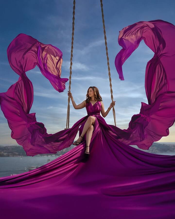 સિરિયલ અનુપમામાં વનરાજની બીજી પત્ની કાવ્યાની ભૂમિકા ભજવનાર મદાલસા શર્મા વાસ્તવિક જીવનમાં પણ ટીવી સ્ક્રીન જેટલી જ ગ્લેમરસ દેખાય છે એટલી જ ગ્લેમરસ છે.