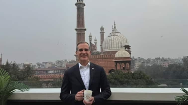 US Ambassador Eric Garcetti Visits Rooftop Cafe Overlooking Jama Masjid In Delhi — WATCH