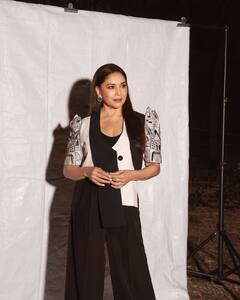 Madhuri Dixit: गुलाबी ड्रेसमध्ये माधुरी दीक्षितचा ग्लॅम लूक; पाहा फोटो!