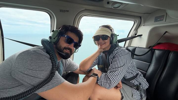 Sonakshi Sinha and Zaheer Iqbal also flew in a helicopter. The couple has shared their photo from inside the helicopter.
