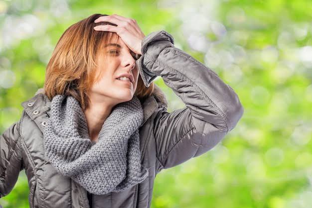 समुद्र में हमारे शरीर के बायोलॉजिक क्लॉक में बदलाव काफी आम होते हैं। कम धूप की वजह से सेरोटोनिन लेवल में कमी आ जाती है, जिससे संत अवसाद की समस्या हो जाती है।