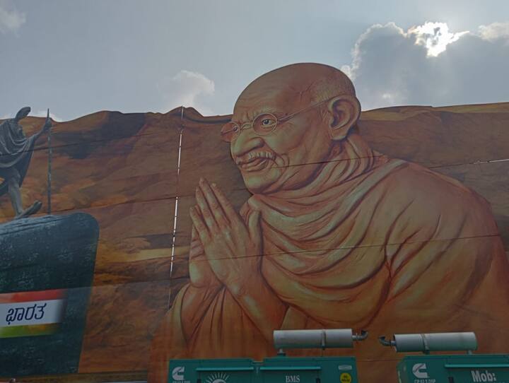 काँग्रेसच्या बेळगाव अधिवेशनाचे यंदा शतकमहोत्सवी वर्ष असून त्या निमित्ताने शहरात विविध कार्यक्रमांचे आयोजन करण्यात आलं आहे.