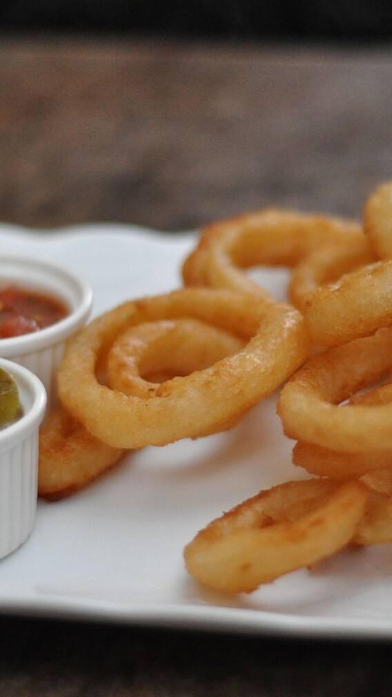 மொறு மொறு ஆனியன் ரிங்ஸ் வித் தேங்காய் சட்னி செய்ய ரெசிபி இங்கே