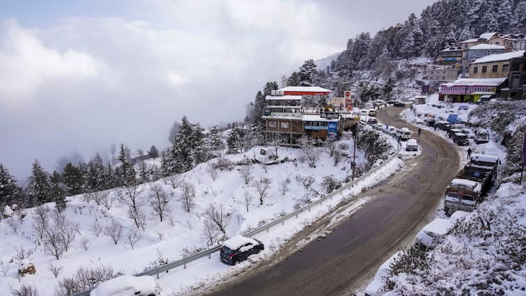 Himachal Pradesh: 226 Roads Closed Due To Heavy Snowfall, 'Yellow' Alert In Mandi For Dense Fog