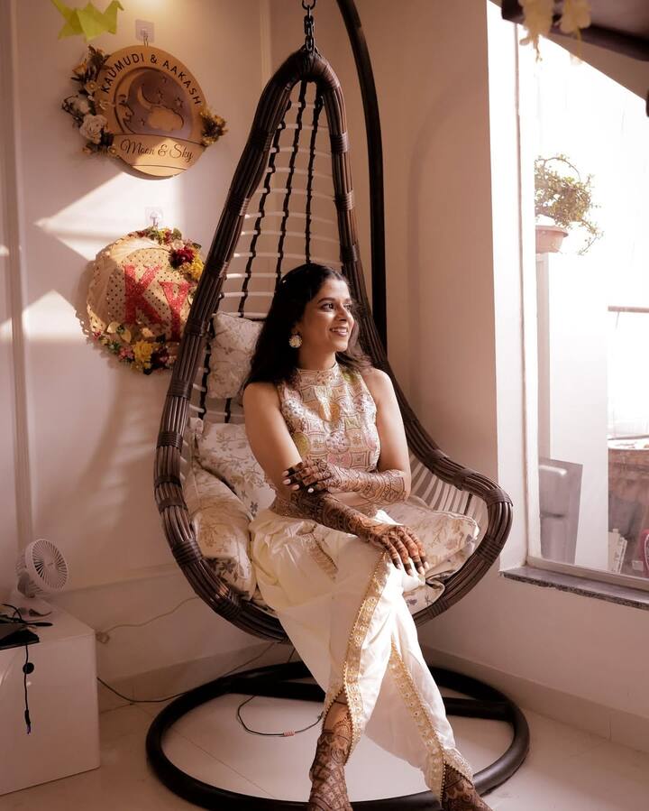 कौमुदीने नुकतच तिच्या सोशल मीडियावर तिच्या मेहंदीचे फोटो शेअर केले आहेत.