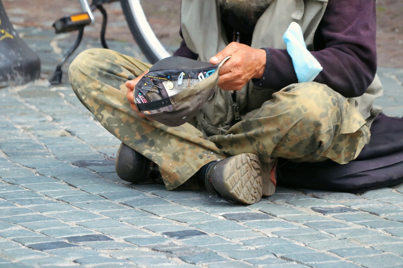 Pakistani Beggars Burden on Economy Daily Earning | भिखारियों की वजह से  पाकिस्तानी अर्थव्यवस्था की टूट गई कमर! कितना कमाते हैं पाकिस्तान के भिखारी