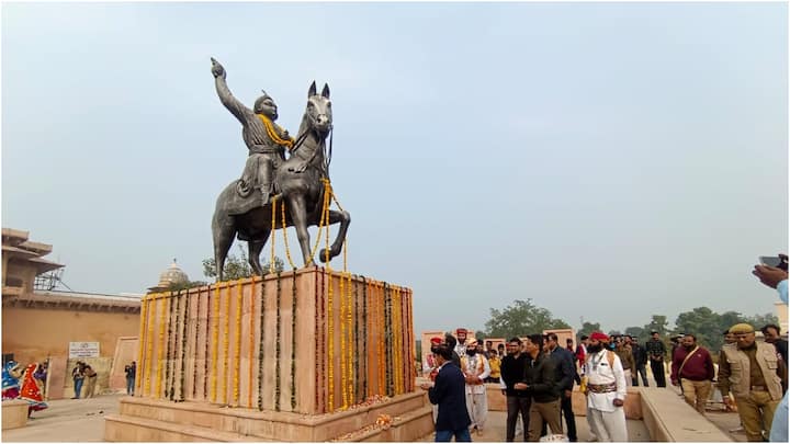 Bharatpur Shaurya Diwas: भरतपुर रियासत के संस्थापक महाराजा सूरजमल का आज बलिदान दिवस शौर्य दिवस के रूप में मनाया गया है. जिला प्रशासन और पर्यटन विभाग की तरफ से कई कार्यक्रम आयोजित किए गए हैं.