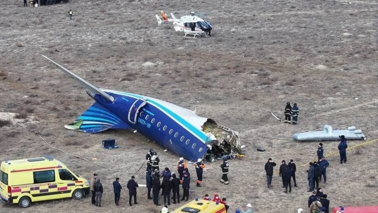 Kazakhstan Passenger Plane Crash Many Dead Azerbaijan Airlines Flight Crashes Breaking News Kazakhstan Plane Crash: அய்யய்யோ! தரையில் விழுந்து நொறுங்கிய விமானம் - 72 பேரின் கதி என்ன?