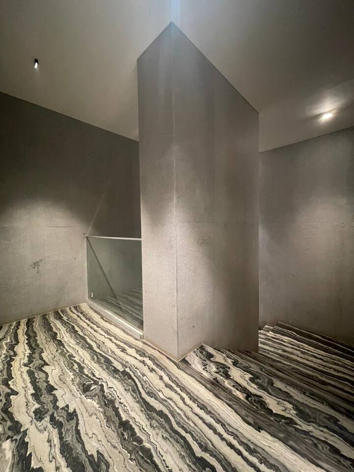 या टप्प्यात महापौर निवासस्थान इमारतीच्या सांस्कृतिक ठेव्याचे जतन करून त्याचे संग्रहालयात रुपांतरीत करण्यात आले आहे. याशिवाय, प्रवेशव्दार इमारत, प्रशासकीय इमारत, आणि इंटरप्रिटेशन सेंटरचे बांधकामही पूर्ण झाले आहे. या प्रकल्पाच्या टप्पा-1 च्या कामाची एकूण किंमत ₹181 कोटी इतकी आहे.