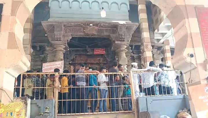 यामुळे येथून भाविकांना प्रवेश बंद ठेवण्यात आला आहे.