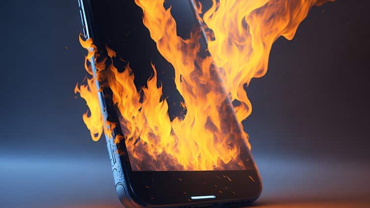 why phone battery blasts and what to do to avoid this damage ये काम किए तो फट सकती है फोन की बैटरी, भूलकर भी न करें ये गलतियां