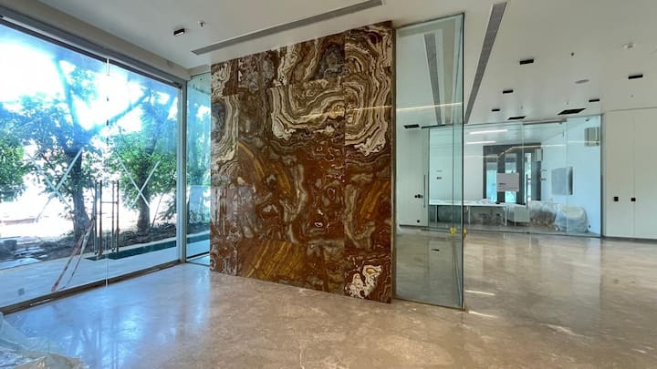 टप्पा 1 अंतर्गत महापौर निवासस्थान इमारतीचे नूतनीकरण आणि सांस्कृतिक ठेव्याचे जतन करण्यात आले आहे. इमारतीचे अंतर्गत व बाह्य भागातील स्थापत्य आणि विद्युत कामे पूर्ण करून, इमारतीला गतवैभव प्राप्त करण्यासाठी सौंदर्यीकरण करण्यात आले आहे.