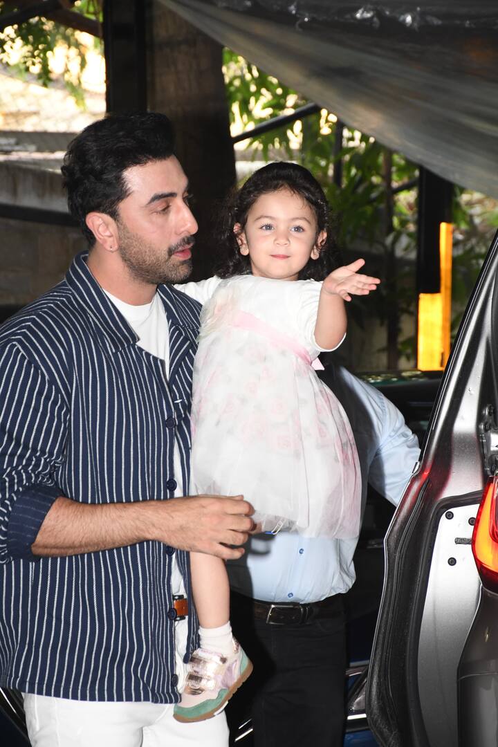 As they made their way inside, when the paparazzi bid her goodbye, Raha waved and even blew kisses.