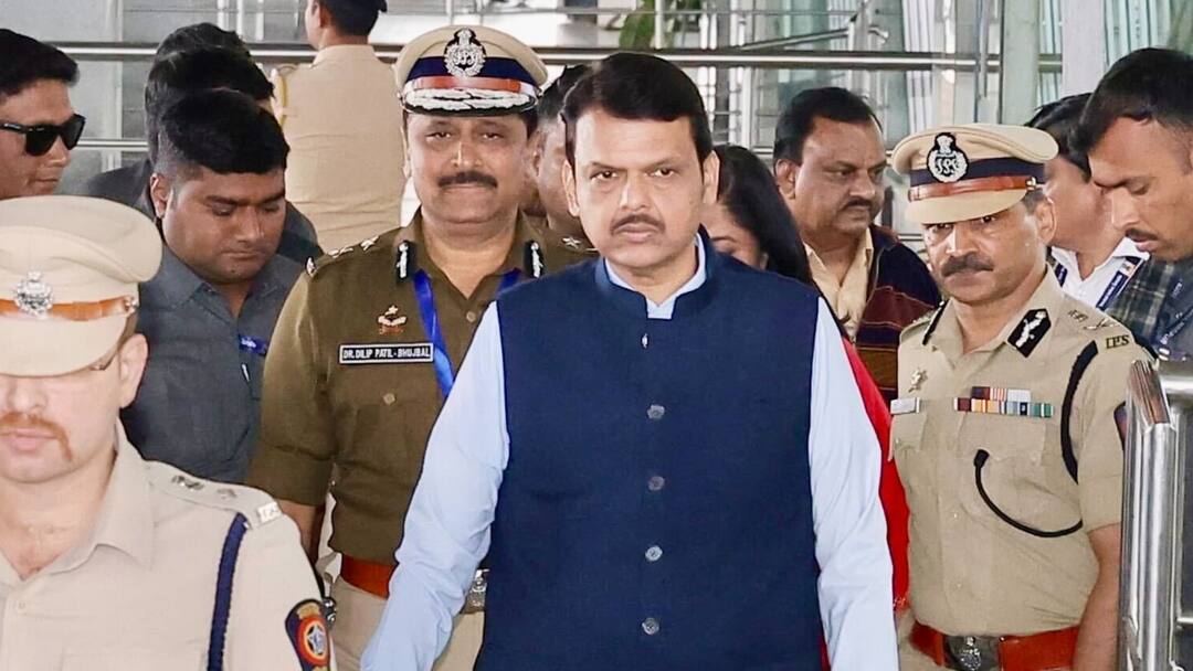 'दोषियों को फांसी मिले', कल्याण के दर्दनाक रेप-मर्डर केस में CM फडणवीस का पुलिस को निर्देश Kalyan 13 Year Old Girl Rape Murder Case CM Devendra Fadnavis Orders Strict Investigation Maharshtra Police 'दोषियों को फांसी मिले', कल्याण के दर्दनाक रेप-मर्डर केस में CM फडणवीस का पुलिस को निर्देश