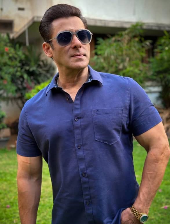 Salman Khan is also a car lover and he has some of the most famous cars, talking about Salman's car collection, he has cars worth crores. The actor's car collection includes a Mercedes Benz S Class Audi A8 L worth Rs 82 lakh. 13 Crore, BMW X6 Price Rs 1.15 Crore, Toyota Land Cruiser Price Rs 1.29 Crore, Audi RS7 Price Rs 1.4 Crore, Range Rover Price Rs. 2.06 crore, Audi R8 is priced at Rs. 2.31 crore and Lexus LX470 is priced at Rs. It is Rs 2.32 crore.