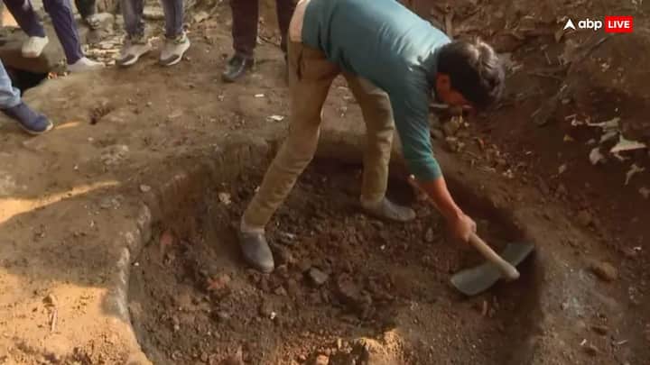 संभल की शाही जामा मस्जिद से महज 280 मीटर की दूरी पर एक प्राचीन कुआं मिला है, इस कुएं का नाम मृत्यु कूप भी बताया जा रहा है. ये संभल के 19 महत्वपूर्ण कूपों में से एक है.