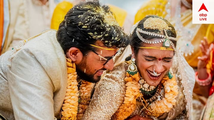 দেশ বিদেশে একাধিক চ্যাম্পিয়নশিপ জেতা ছাড়াও সিন্ধু এই মুহূর্তে একাধিক পন্যের ব্র্যান্ড অ্য়াম্বাসেডর। সেখান থেকেও মোট টাকা পান সিন্ধু।