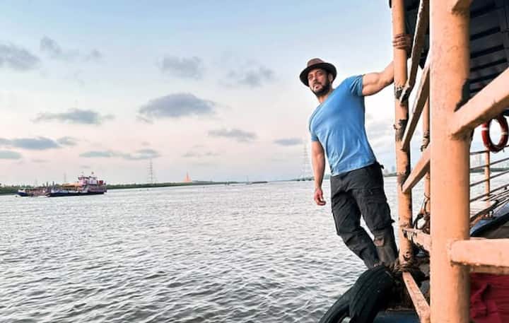 The Bollywood superstar is the owner of a luxurious yacht. In 2016, he gifted himself a yacht on the occasion of his 50th birthday. According to reports, Salman Khan had bought it by spending Rs 3 crore.