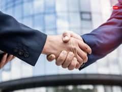 Capricorn Tarot Prediction 2025: मकर राशि वाले नए साल में जनवरी माह में धैर्य बनाकर रखें, पढ़ें टैरो कार्ड मासिक राशिफल