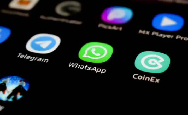 ਸਾਲ 2024 ਦੀ ਸ਼ੁਰੂਆਤ ਵਿੱਚ, ਕੰਪਨੀ ਨੇ Meta AI ਦੇ ਲਈ ਸਪੋਰਟ ਜੋੜਿਆ ਸੀ ਅਤੇ ਬਾਅਦ ਵਿੱਚ ਇਸਨੂੰ ਅਪਗ੍ਰੇਡ ਵੀ ਕੀਤਾ ਸੀ।