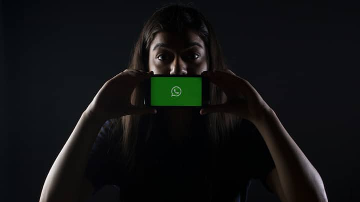 WhatsApp साल 2025 से पुराने एंड्रॉइड फोन का सपोर्ट खत्म कर देगा. 1 जनवरी, 2025 से,एंड्रॉइड किटकैट या उससे पुराने वर्जन वाले एंड्रॉइड फोन पर व्हाट्सएप काम नहीं करेगा.