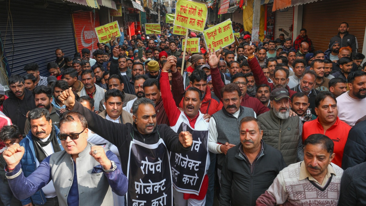 रोपवे के खिलाफ कटरा बंद का आज दूसरा दिन, यात्रियों को खाने और सफर करने में हो रही मुश्किल