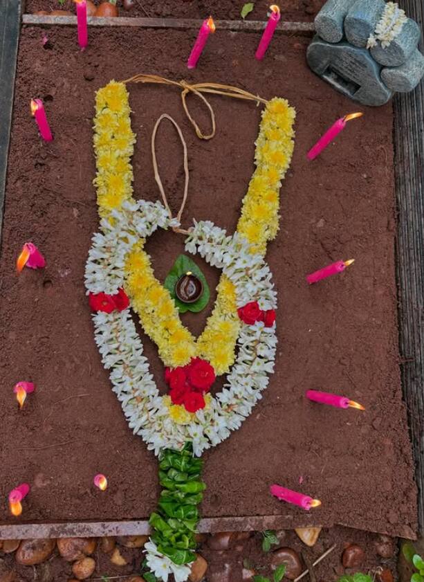 त्रिशाने झॉरोच्या दफनभूमीवर फुले, मेणबत्त्या आणि हार घालून श्रद्धांजली वाहिली. तिने सोशल मीडियावर खास पोस्टही शेअर केली आहे.