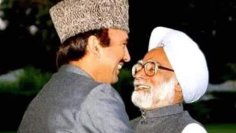 Manmohan Singh Death: मनमोहन सिंह को याद कर भावुक हुए गुलाम नबी आजाद, '...प्रत्यक्ष रूप से देखा' Manmohan Singh Death: Ghulam Nabi Azad Reaction on Former PM Manmohan Singh Death: मनमोहन सिंह को याद कर भावुक हुए गुलाम नबी आजाद, '...प्रत्यक्ष रूप से देखा'