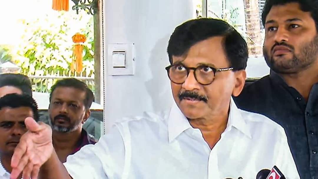 Maharashtra BJP leader R Tamil Selvan targets Sanjay Raut over his statement on Atal Bihari Vajpayee 'नेहरू और अटल बिहारी वाजपेयी का...', संजय राउत के बयान पर भड़के BJP नेता तमिल सेल्वन