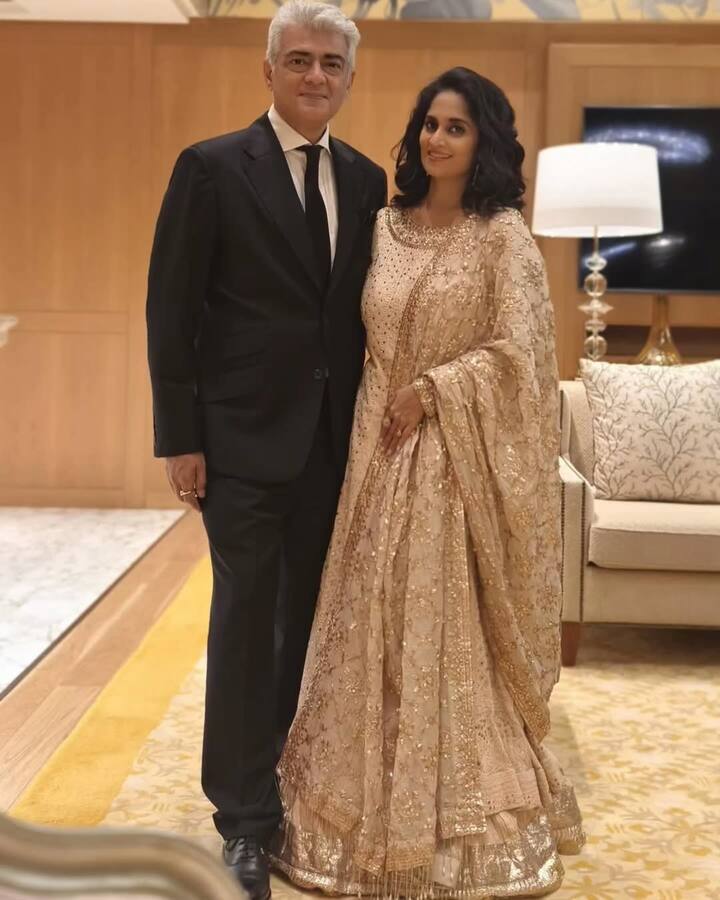 அஜித் பெரும்பாலும் திருமண நிகழ்ச்சிகளில் கலந்து கொள்வதை விரும்ப மாட்டார். ஆனால் சில வருடங்களாக அஜித்துக்கு பதிலாக அவரின் மனைவி ஷாலினி தன்னுடைய மகன் மற்றும் மகளுடன் முக்கிய திருமணங்களில் கலந்து கொள்கிறார்.