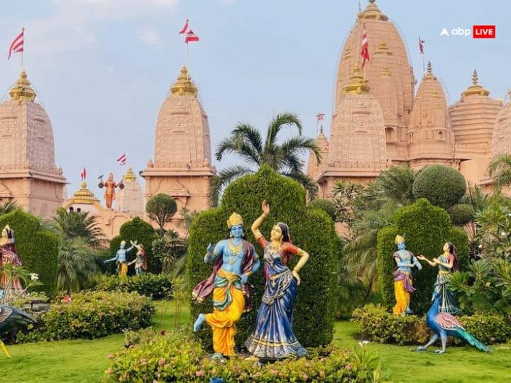 At the same time, you can visit the birthplace of Lord Shri Krishna in the temples like Govardhan Parvat, Raman Reti, Nand Mahal etc. in the new year. This Krishna Bhoormi attracts people. If you also want to start the year with the darshan of God on the occasion of New Year, then you can visit these temples of Mathura Vrindavan.