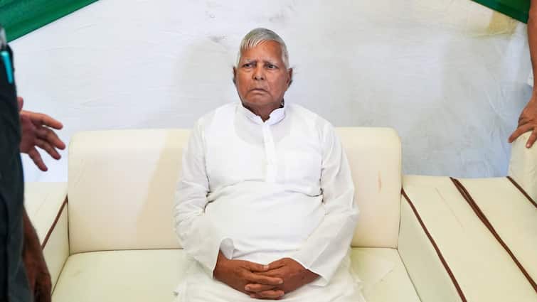Railway Fares Were Reduced During Tenure of Manmohan Singh Said RJD Supremo Lalu Prasad Yadav Watch: मनमोहन सिंह के काल में कम हुआ था रेलवे का भाड़ा, उन्नति की ओर बढ़ा था देश, बोले लालू यादव