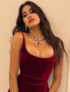 New Year 2025 Eve Party: न्यू ईयर पार्टी के लिए आउटफिट को लेकर हैं कंफ्यूज, जाह्नवी कपूर के कलेक्शन से ले सकती हैं इंस्पिरेशन