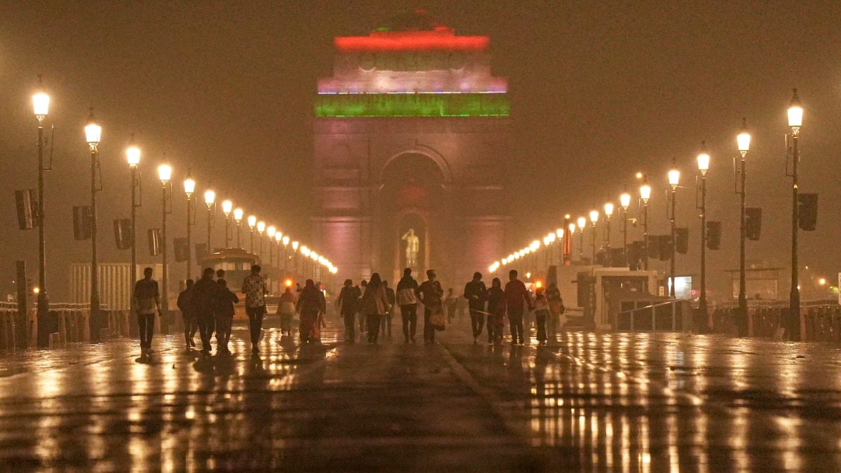 Delhi Records Highest December Rainfall In 15 Years, Mercury Drops Sharply As Air Quality Remains 'Very Poor'