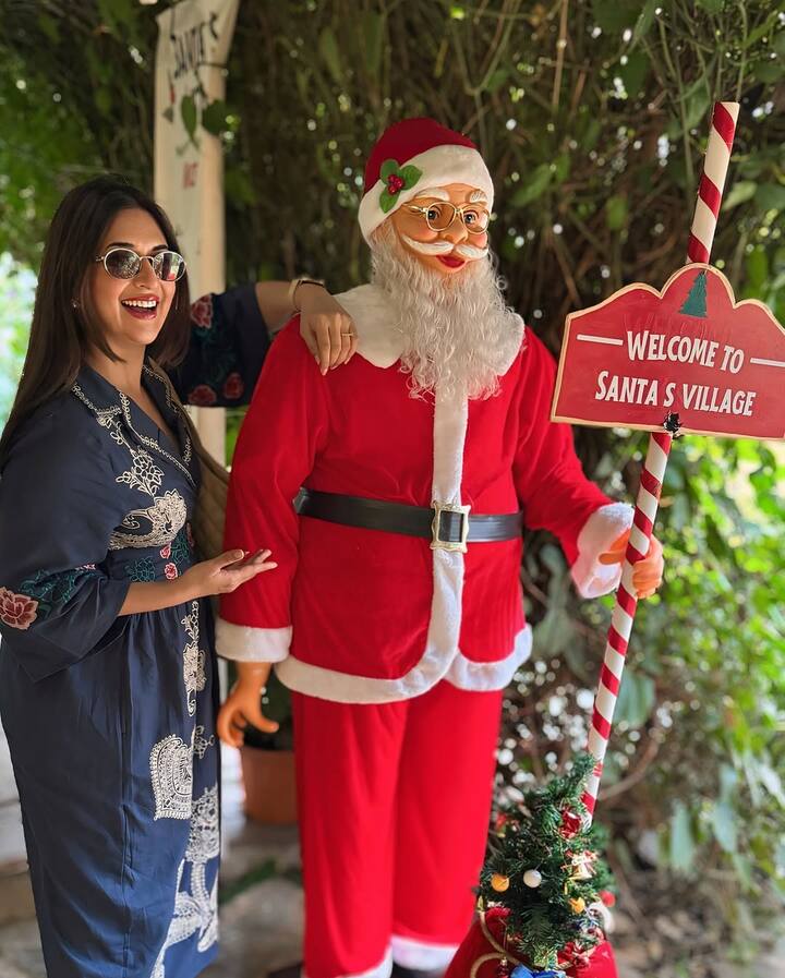 Earlier, the actress was seen celebrating Christmas. During this time she was seen in western look.