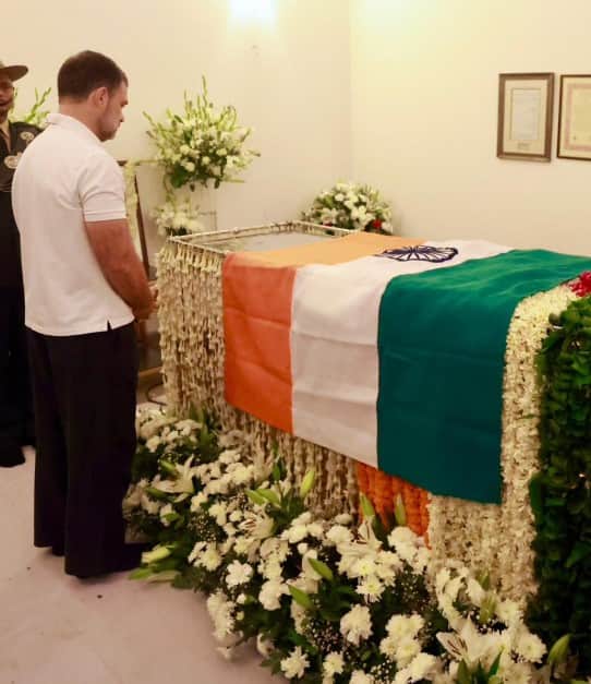 ਸ਼ਾਸਤਰਾਂ ਵਿੱਚ ਮੰਨਿਆ ਜਾਂਦਾ ਹੈ ਕਿ ਮਰਨ ਤੋਂ ਬਾਅਦ ਮ੍ਰਿਤਕ ਦੇਹ ਨੂੰ ਜਲਾਉਣਾ ਇੱਕ ਮਹੱਤਵਪੂਰਨ ਕਰਤੱਵ ਹੈ। ਇਹ ਜ਼ਿੰਮੇਵਾਰੀ ਰਵਾਇਤੀ ਤੌਰ 'ਤੇ ਪੁੱਤਰ ਜਾਂ ਨਜ਼ਦੀਕੀ ਮਰਦ ਰਿਸ਼ਤੇਦਾਰ ਦੁਆਰਾ ਨਿਭਾਈ ਜਾਂਦੀ ਹੈ। ਹਾਲਾਂਕਿ ਜੇਕਰ ਕਿਸੇ ਵਿਅਕਤੀ ਦੀਆਂ ਸਿਰਫ਼ ਧੀਆਂ ਹੀ ਹੋਣ ਤਾਂ ਇਸ ਸਬੰਧੀ ਵੱਖਰੀਆਂ ਰੀਤਾਂ ਅਤੇ ਪਰੰਪਰਾਵਾਂ ਸ਼ੁਰੂ ਹੋ ਗਈਆਂ ਹਨ, ਜਿਨ੍ਹਾਂ ਨੂੰ ਪ੍ਰਵਾਨ ਵੀ ਕੀਤਾ ਗਿਆ ਹੈ।