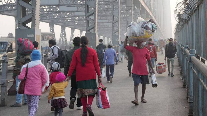 শনিবার দার্জিলিঙের উঁচু পার্বত্য এলাকায় তুষারপাতের সম্ভাবনা। শনিবার বৃষ্টি হতে পারে দার্জিলিং, কালিম্পং এবং জলপাইগুড়ি এই তিন জেলাতে।