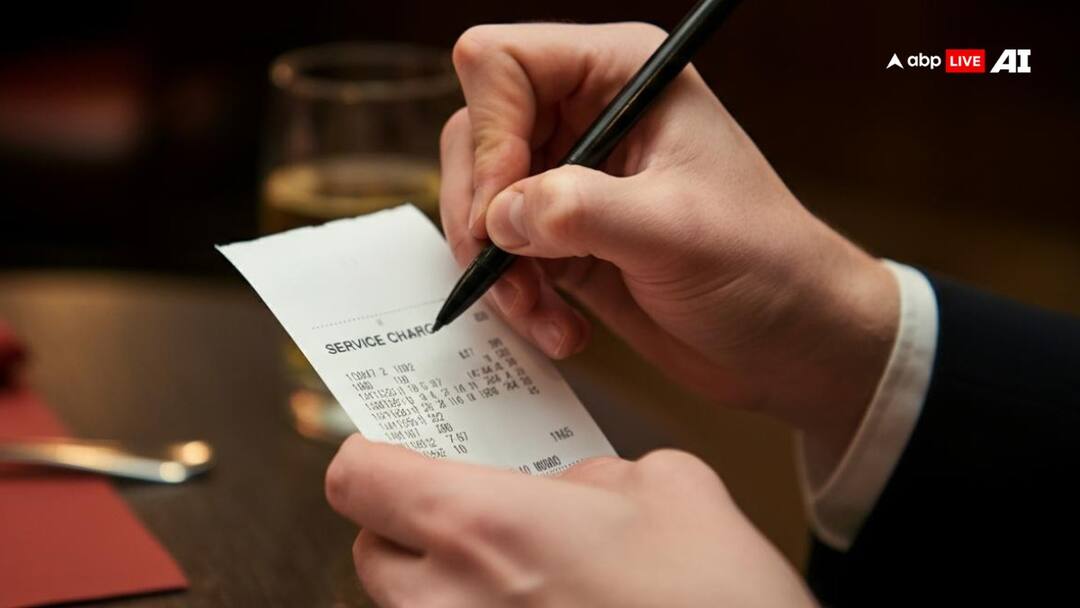 Do You Have To Pay Service Charge Restaurant Uk