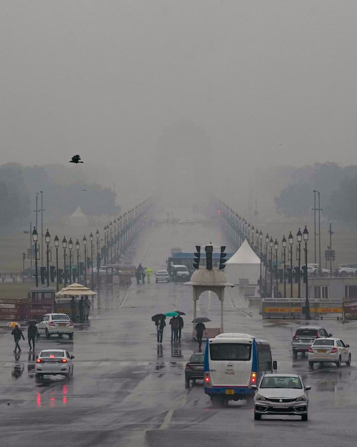 मौसम विभाग (आईएमडी) के सुबह 11:30 बजे तक के आंकड़ों के अनुसार दिल्ली के मौसम केंद्र सफदरजंग स्थित वेधशाला ने 9.1 मिमी बारिश दर्ज की। पालम स्थित वेधशाला ने 8.4 मिमी, लोधी रोड (10.8 मिमी), रिज (9 मिमी), दिल्ली विश्वविद्यालय (11 मिमी) और पूसा (9.5 मिमी) में बारिश दर्ज की गई.