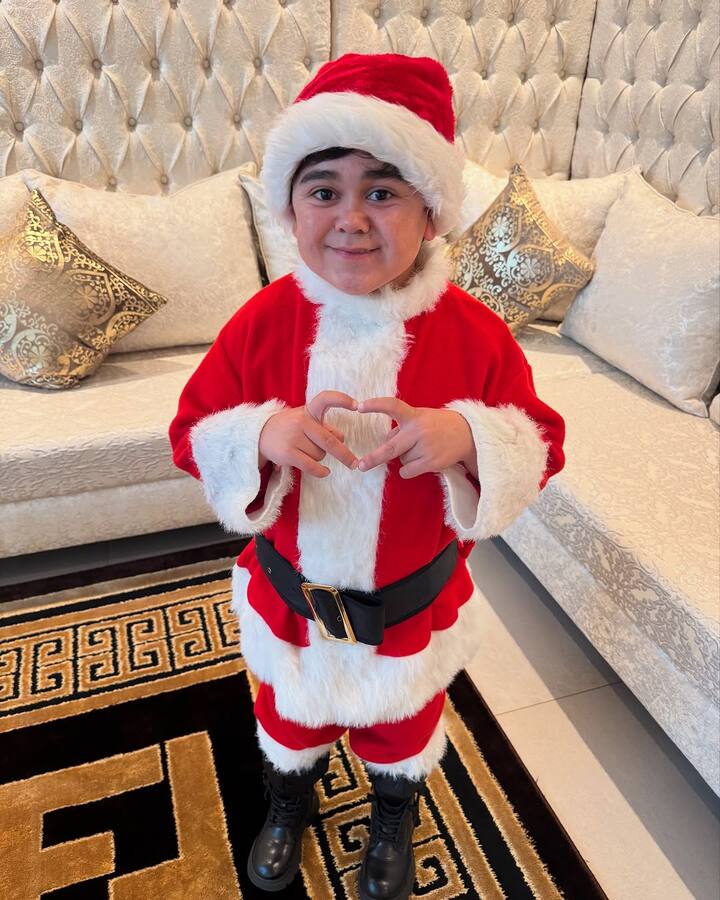 बिग बॉस के बाद से अब्दु खूब फेमस हो गए हैं. वो अब लाफ्टर शेफ के कंफर्म कंटेस्टेंट बन गए हैं.