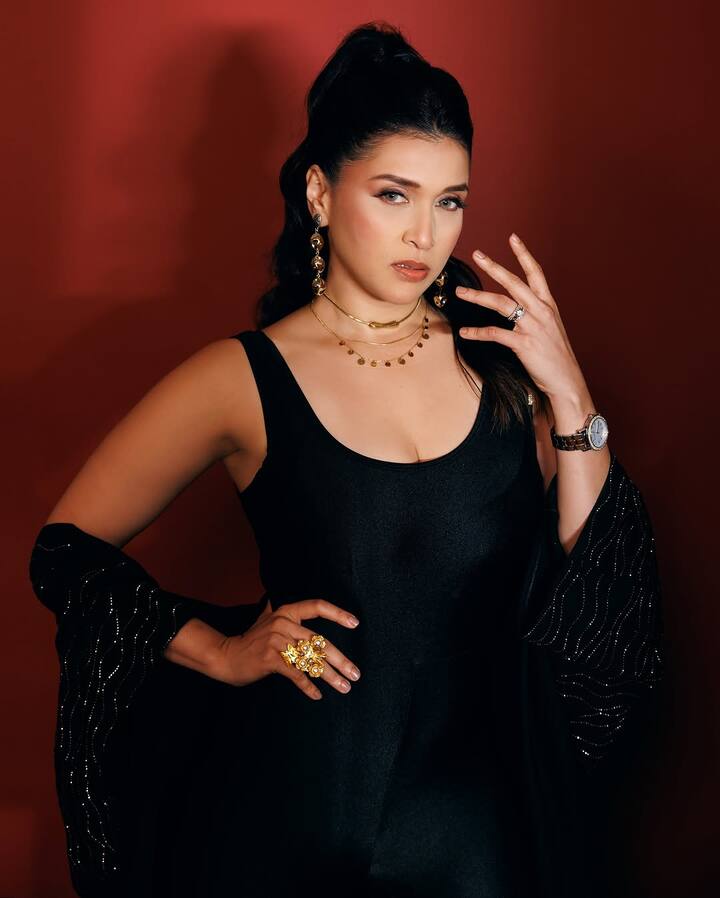 फिल्मों की क्वीन मन्नारा चोपड़ा का नया अंदाज फैंस को देखने को मिलेगा. मन्नारा चोपड़ा इस शो में खाना बनाती नजर आएंगी.